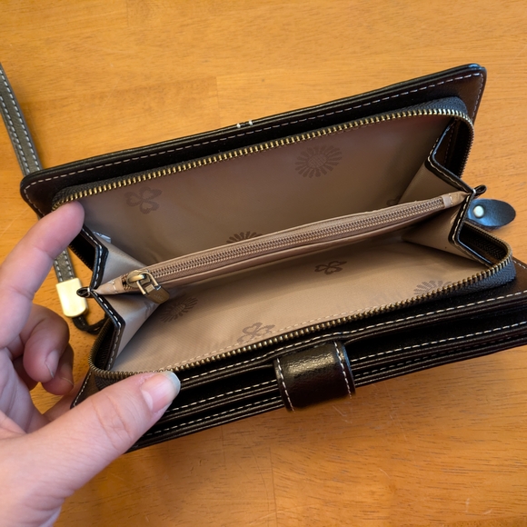 Elegant Black Leather Clutch with Wrist Strap - Picture 9 of 9